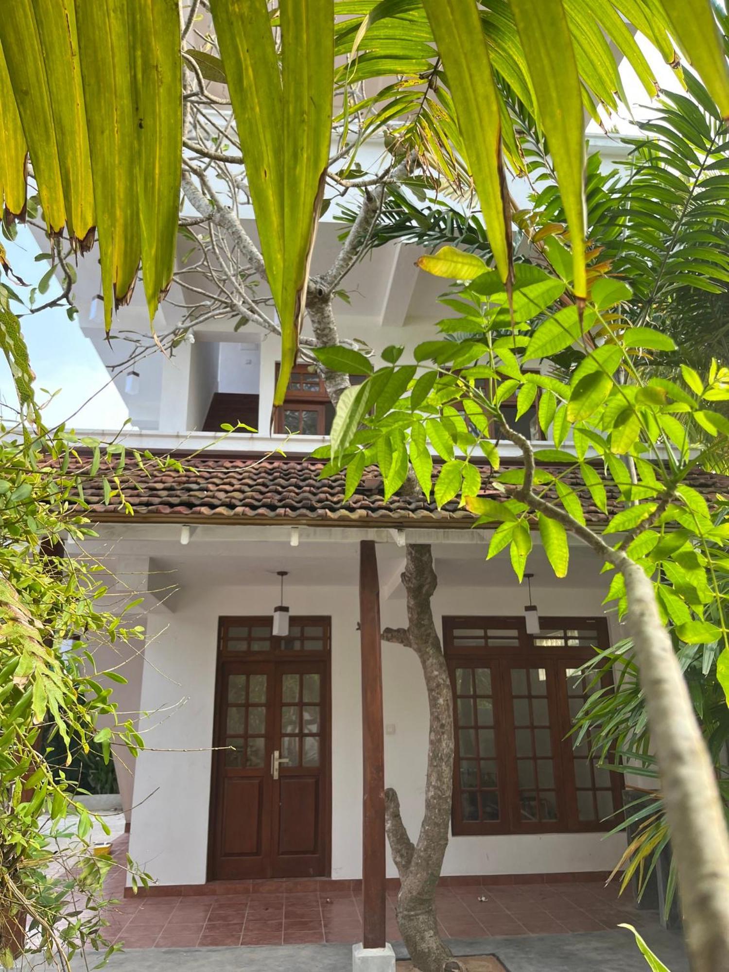 Beach Club Apartments Induruwa Bagian luar foto