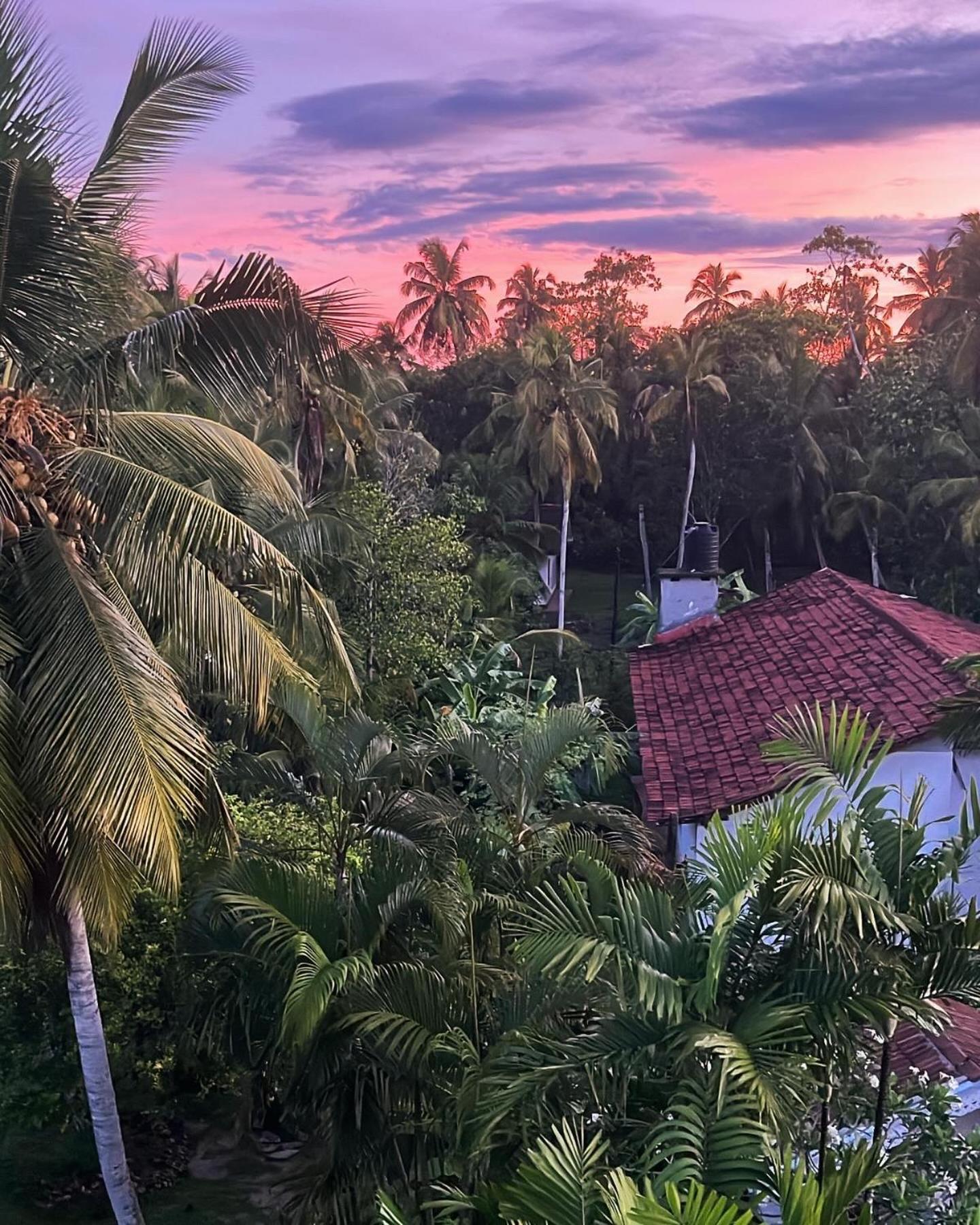 Beach Club Apartments Induruwa Bagian luar foto