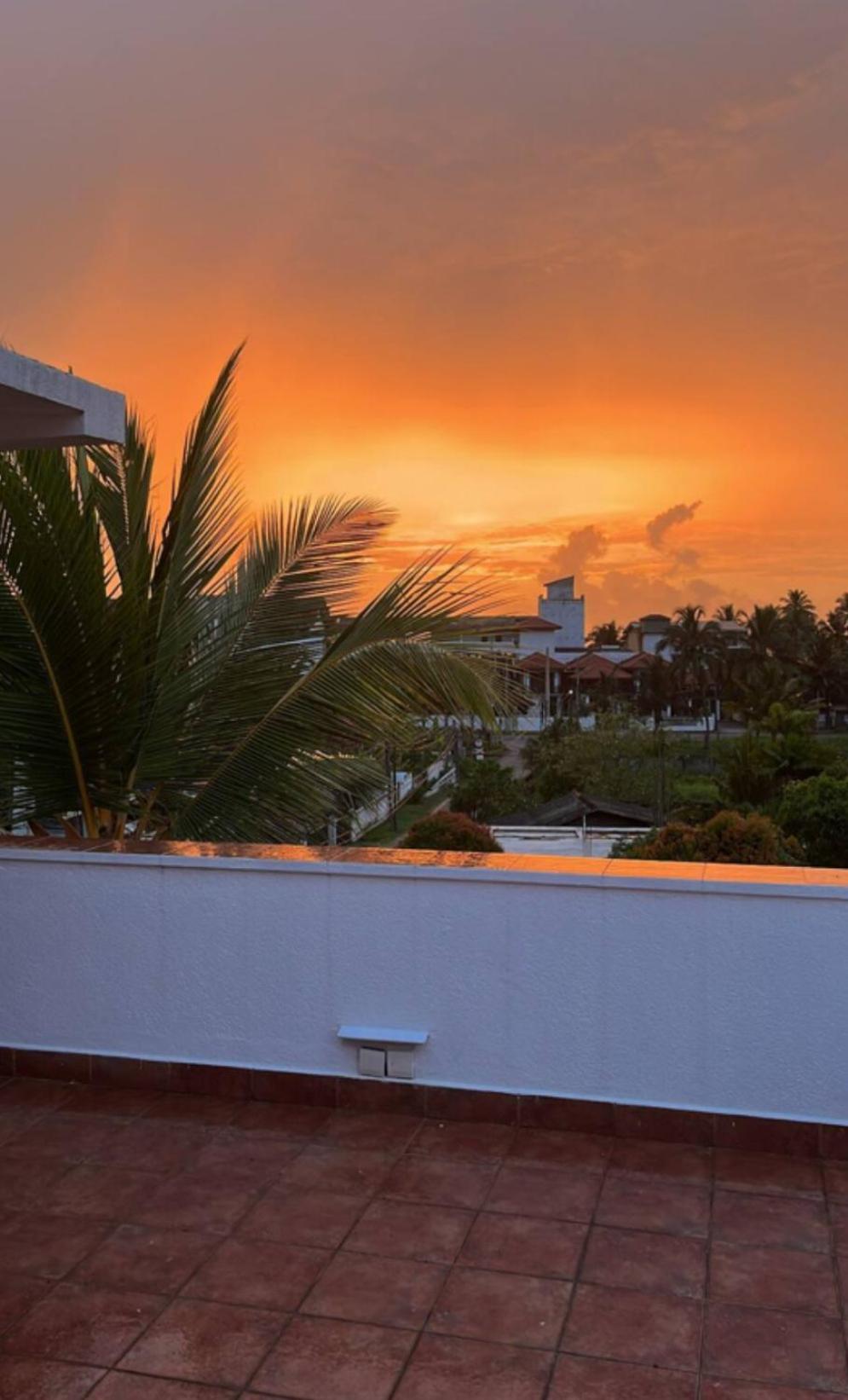 Beach Club Apartments Induruwa Bagian luar foto