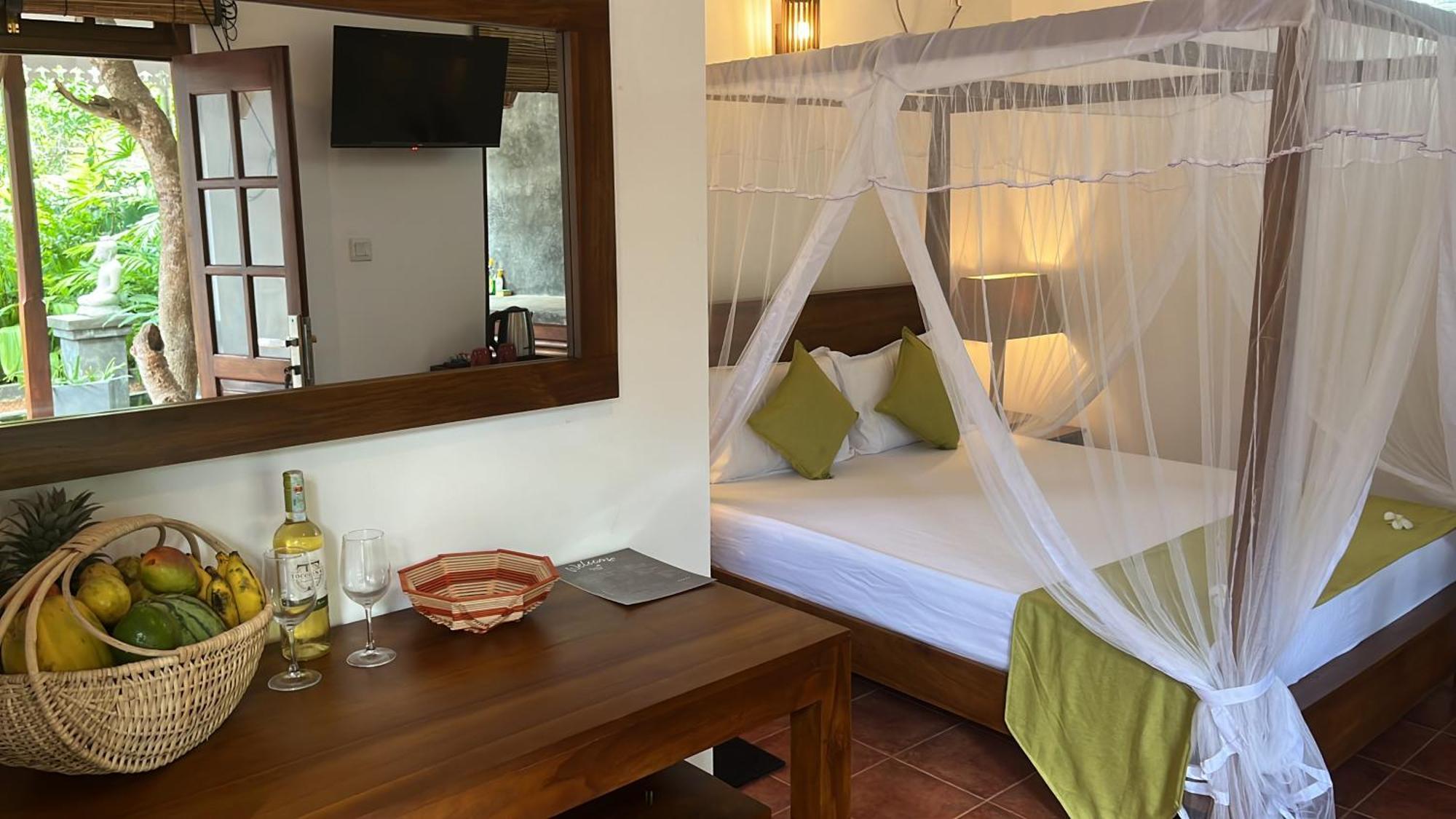 Beach Club Apartments Induruwa Bagian luar foto